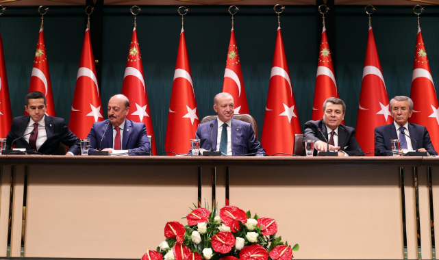 Milyonların gözü buradaydı: Asgari ücret açıklandı