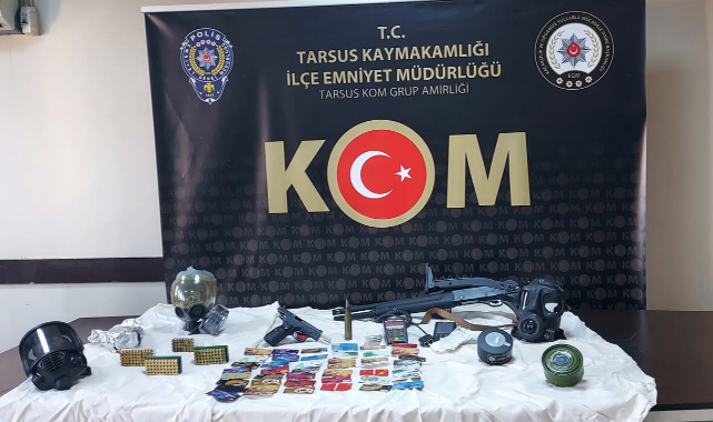 Şüpheli, polisi görünce el bombasını bahçeye attı