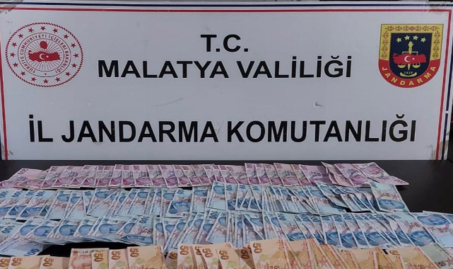 Yaşlı adam elleriyle teslim etti: Jandarmaya takıldılar