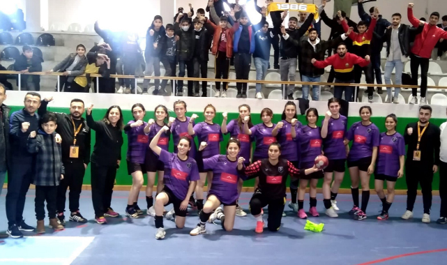 3 maçı da kazanarak başardılar!