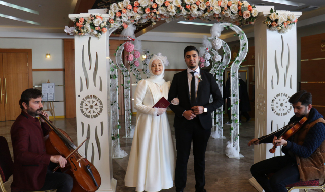 Evlenmek için 14 Şubat'ı seçtiler