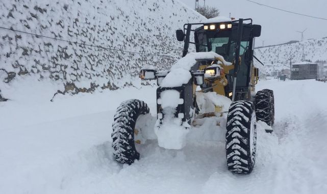 Kar geçit vermiyor: Sincik-Malatya karayolu ulaşıma kapandı