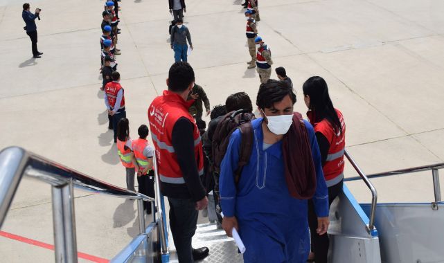227 Afganistan uyruklu düzensiz göçmen daha ülkelerine gönderildi
