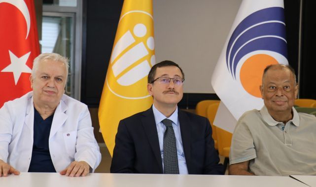 Koma halinde getirilen başkan yeniden hayata tutundu