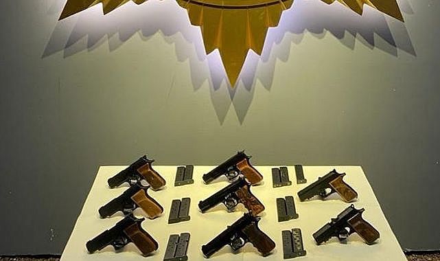 Araçta yapılan aramada 8 silah ele geçirildi!