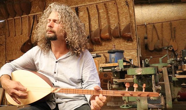 Bağlama aşığı ağılı atölyeye dönüştürdü!