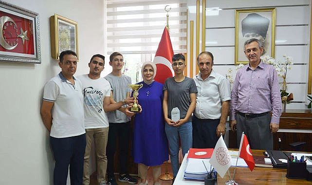 MEB Robot yarışmasında ikincilik ödülü! 