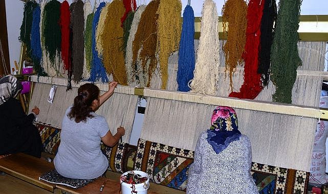 ‘El emeği göz nuru’ halı dokumaları rağbet görüyor