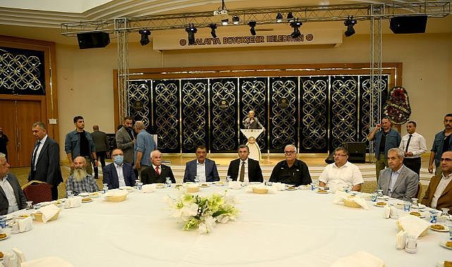 Muharrem iftarında bir araya geldiler!