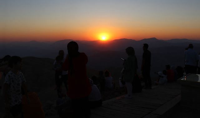 Nemrut Dağı’nda turist yoğunluğu!