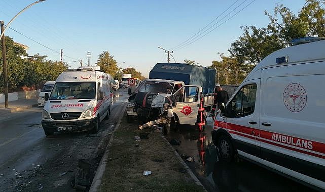 Yeşilyurt'ta kamyonet ile otobüs çarpıştı!