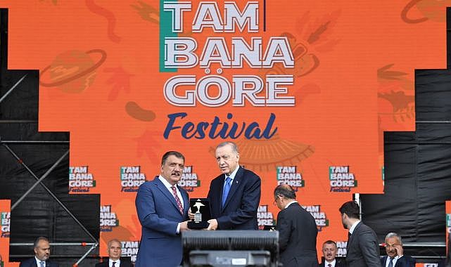 Başkan Gürkan ödülünü Erdoğan'ın elinden aldı