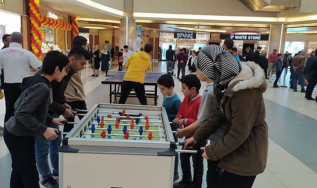 Spor şenliklerinde heyecan dolu anlar yaşadılar