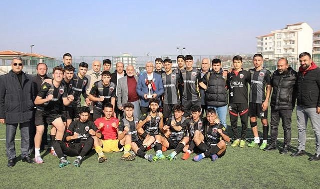 Güder, futbolcuları ve teknik ekibi tebrik etti