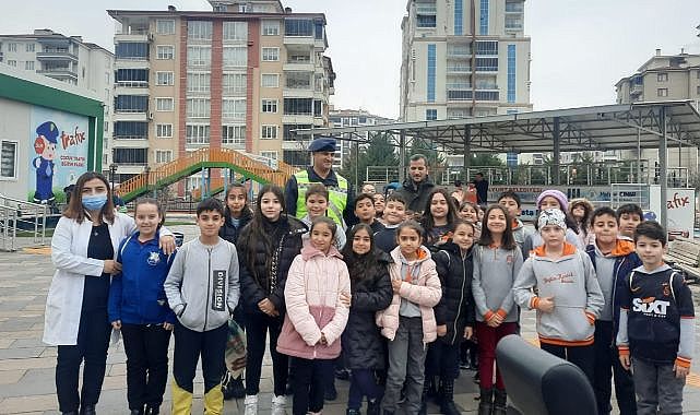 Öğrencilere uygulamalı trafik eğitimi