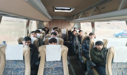 15 Afganistan uyruklu göçmen yakalandı