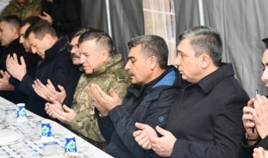 Eller şehit Uğur için semaya kalktı