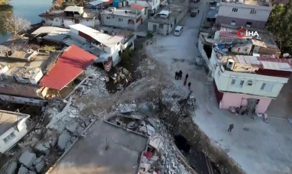 Evler, 3 metre aşağı düştü!..