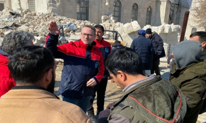 Kartoğlu: "Depremzede kardeşlerimizin yanındayız"