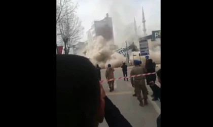 Kent merkezinde çöken İstanbul AVM'nin toz bulutu kamerada!