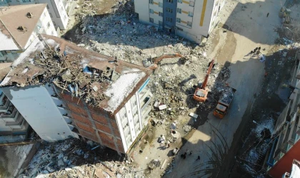 Molozla birlikte 'Acı'yı kaldırıyorlar!..
