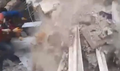 Yürekler ağza geldi! Kurtarma ekibi enkaz altında...