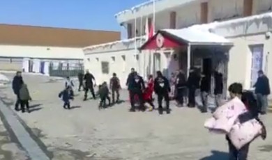 Polislerden takdir toplayan hareket!