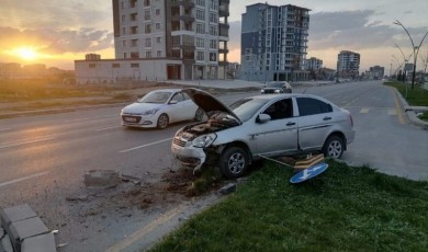 Altın Kayısı Bulvarı üzerinde feci kaza!