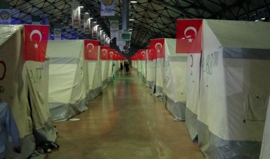 Çadır kentte korku dolu anlar! Mehmetçik müdahale etti...
