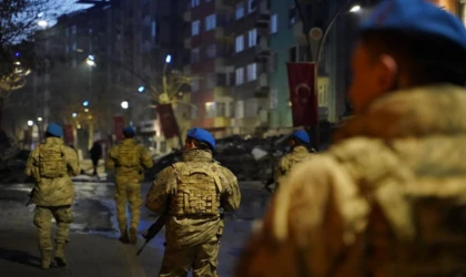 Jandarma depremzedelerin yanında: Dört koldan hizmet