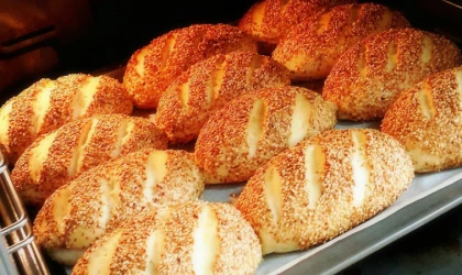 Kaşarlı susamlı puf poğaça tarifi evinizin vazgeçilmezi olacak! İşin püf noktası hamurunda