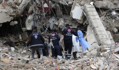 Malatya'da enkaz altında ceset çıktı!