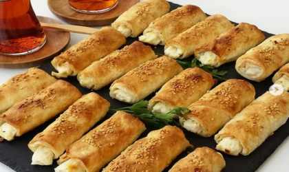20 dakikada 1 tepsi börek hazır! Deneyenler tarifini isteyecek: Baklava yufkasından peynirli börek tarifi