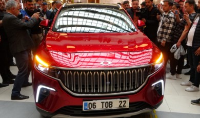 Malatya'da izdiham... TOGG MalatyaPark AVM’de görücüye çıktı