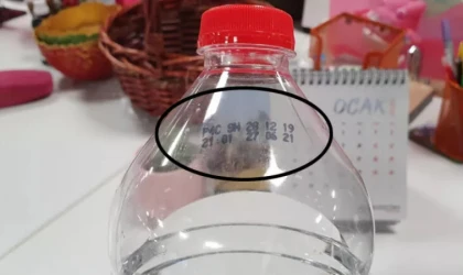 Pet şişe sularının tarihi geçer mi? Pet şişe sularının üstündeki tarih nedir ve önemli midir? Pet şişelerinin son kullanma tarihi? Pet şişelerin üstündeki tarihe dikkat!