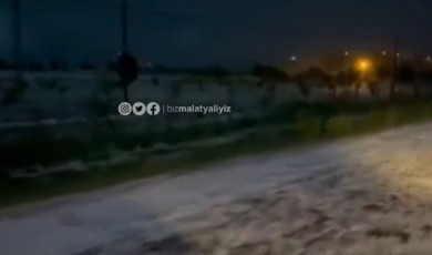 Pütürge'de şimşekler geceyi aydınlattı!