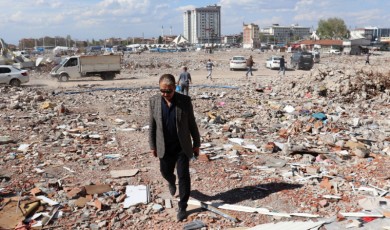 Şevket Keskin'den siyasilere tepki: Malatya Çarşısına inmemiş, ama milletvekilliğine soyunuyor!