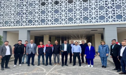 Yeni vekiller, Dünya Kayısı Ticaret Merkezini ziyaret etti