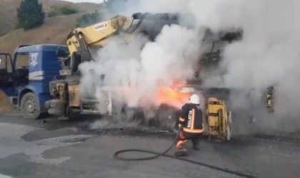 Çekici, seyir halindeyken alev aldı