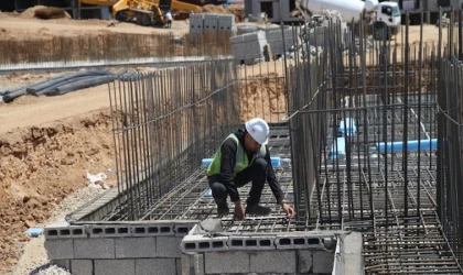 Depremzede mühendis, canla başla çalışıyor!..