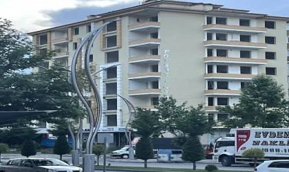 Halen, yıkılmayı bekleyen binalar var!..