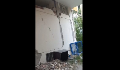 Hasarlı oyun! İskender Mahallesi'ndeki bina, apartman sakinlerinin başına yıkılmak üzere...