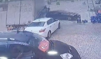 Kayseri- Malatya karayolunda tırın çarptığı otomobiller savruldu!