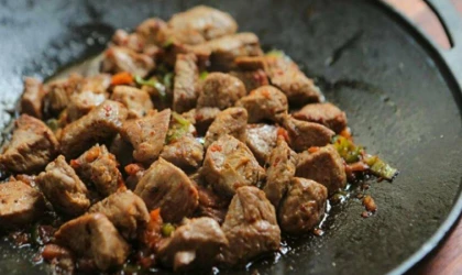 Kurban eti bu teknikle daha lezzetli pişiyor! Lokum gibi yumuşak et için püf noktalar…