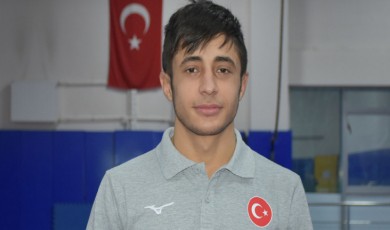 Milli güreşçi Hamza Kurak Avrupa ve dünya şampiyonasına hazırlanıyor