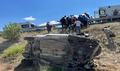 Şarampole uçan araçtaki 3 kişi yaralandı
