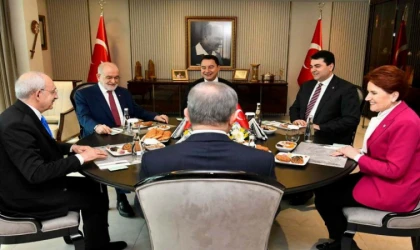 Seçim bitti, masa devrildi!