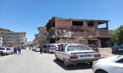 Doğanşehir’de ağır hasarlı binaların yıkımına başlanıyor