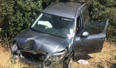 Elazığ-Malatya karayolunda otomobil şarampole uçtu!