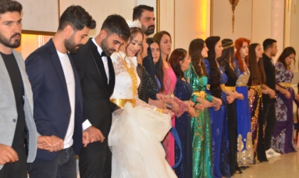 Hakkari'ye gelin olarak gelen Rus Alona için yöresel düğün yapıldı